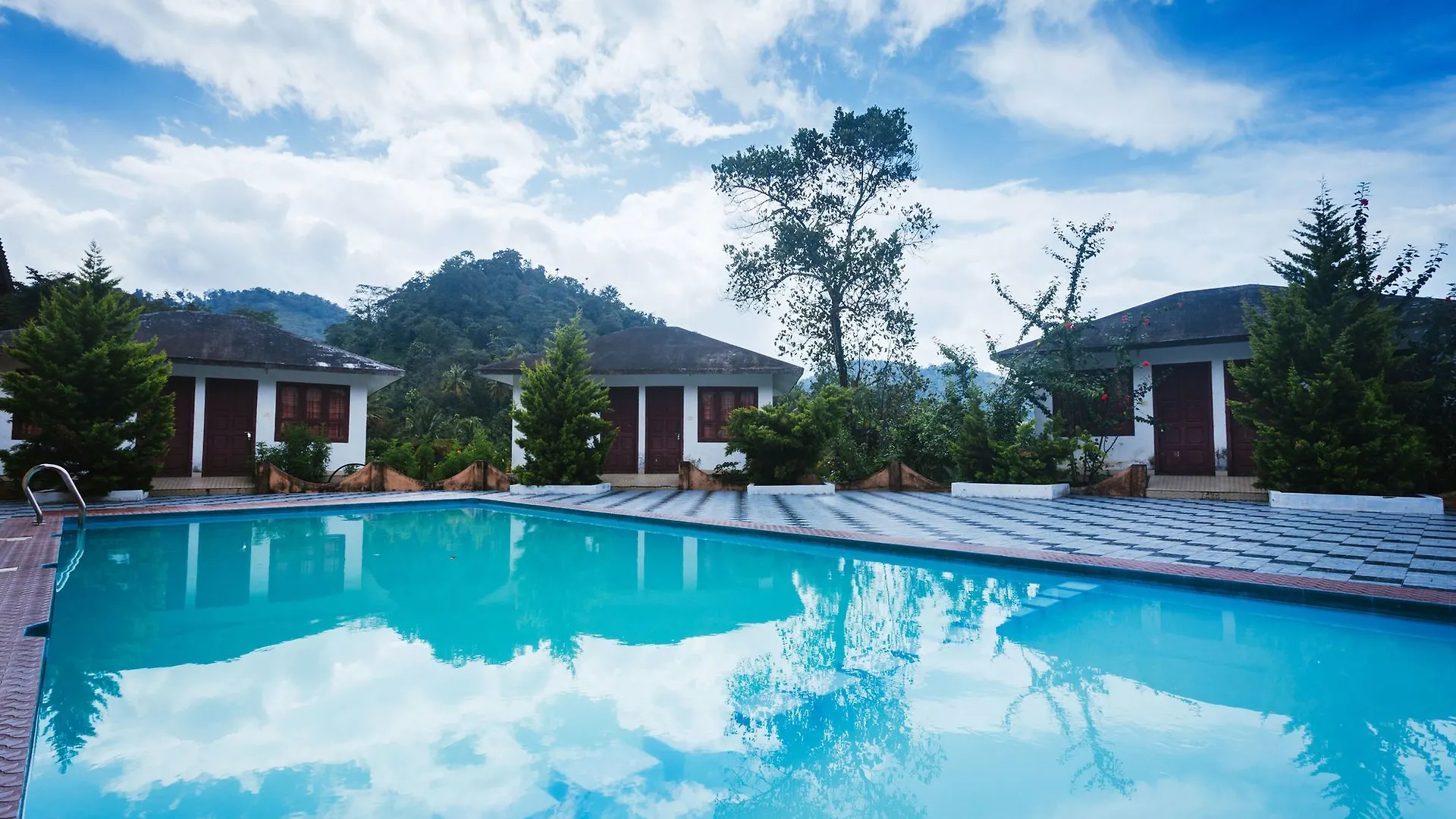 ***  Oyo 9678 Hotel Misty Garden Munnar India